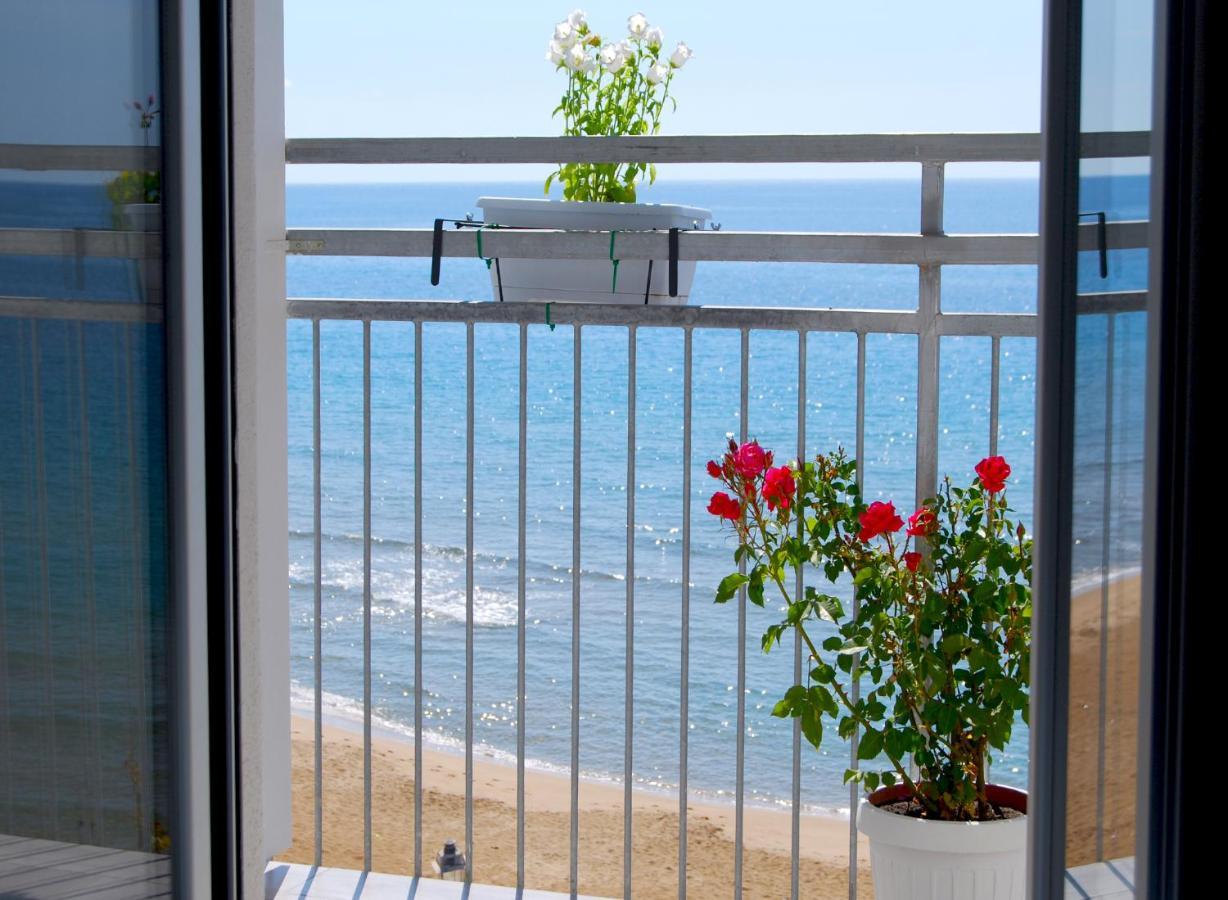 B&B Capo Rizzuto Fronte Mare Buitenkant foto